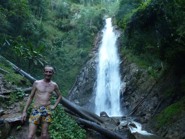 Beim Wasserfall «Khun Korn» auf 880 m.ü.M.